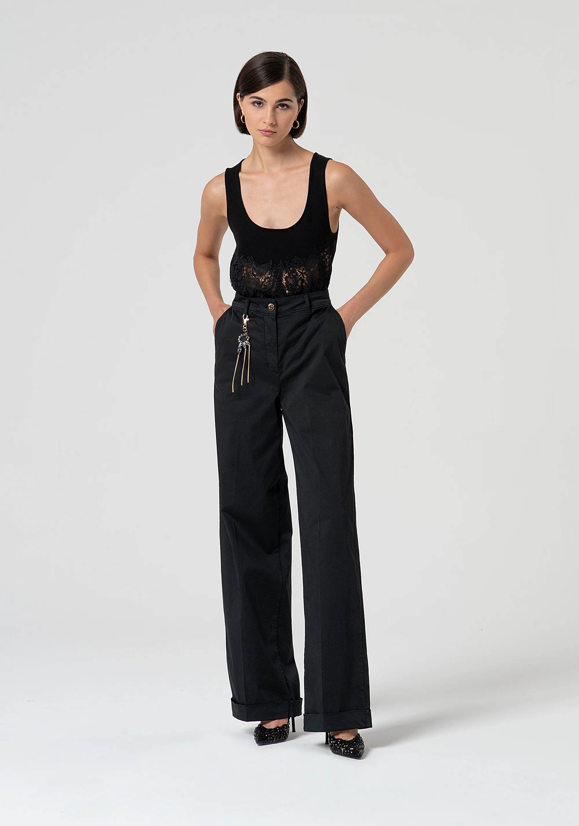 Pantaloni outlet